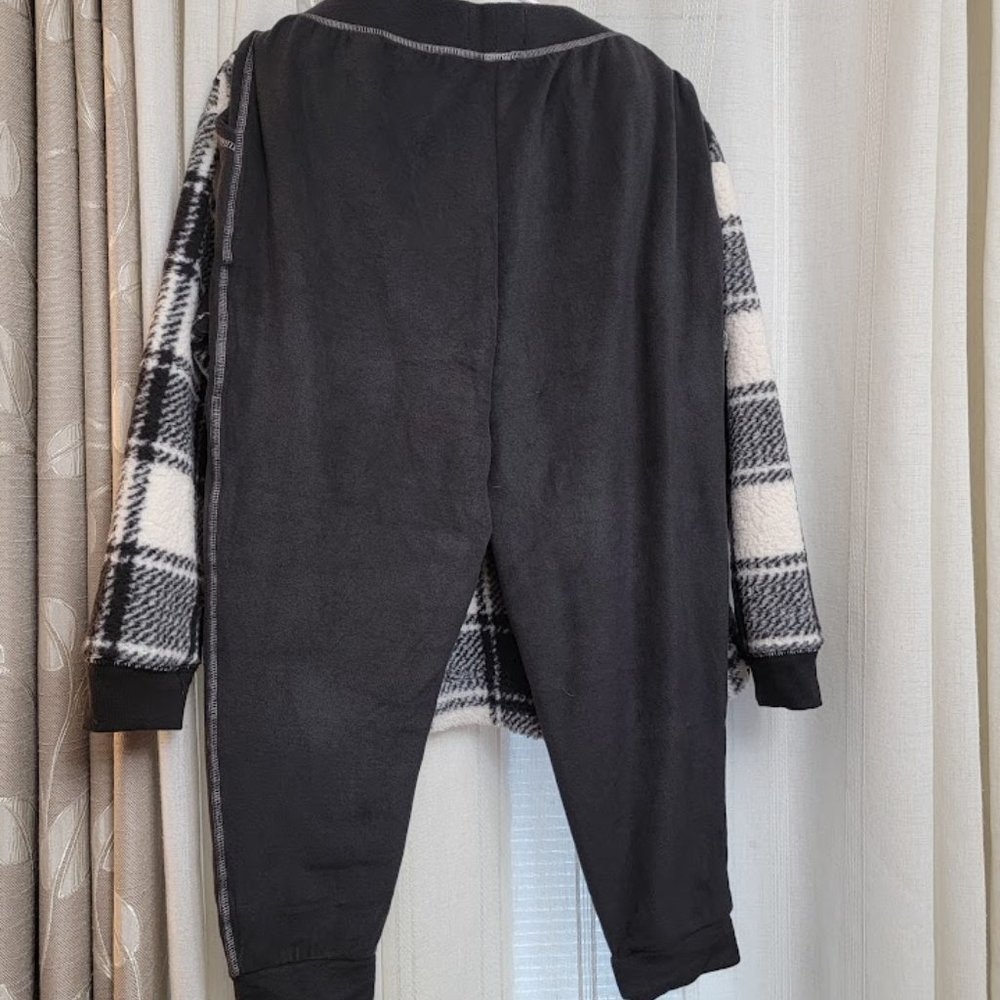 Koolaburra by Ugg Plaid Black and White Petite Medium Lounge Set - Picture 7 of 7